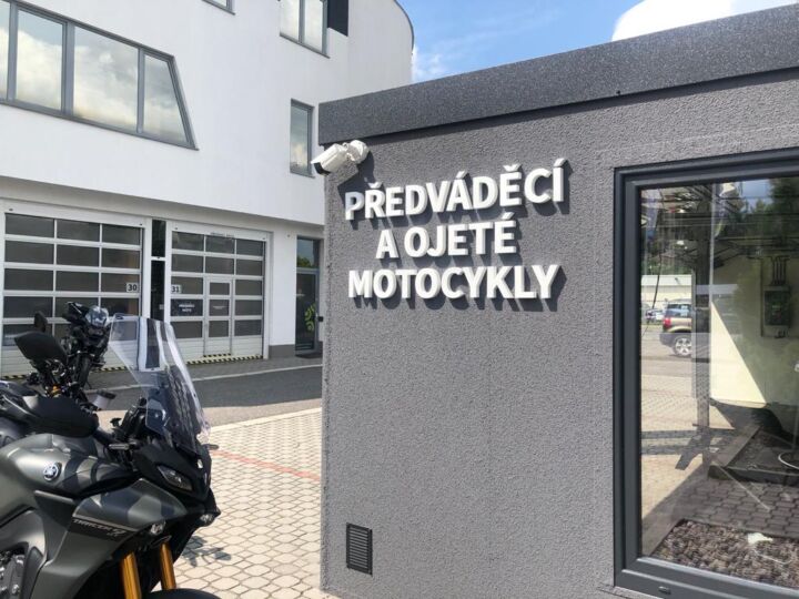 3D nápis na garáž motosalonu, Pardubice - 3D CEDULE